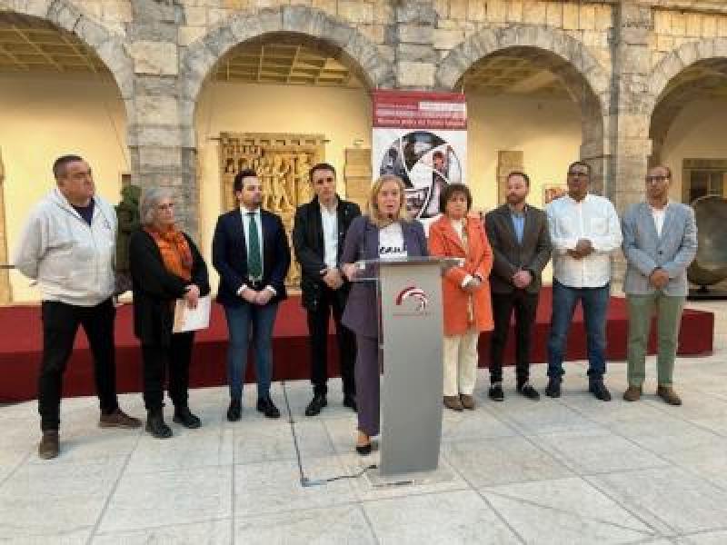 Inauguración de la exposición saharaui en el parlamento cántabro 
