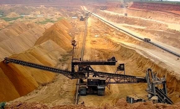 fosfatos, grupo de seguimiento, gobierno saharaui Uld salek Fosbucraa : Explotación irracional y saqueo de los recursos naturales saharauis