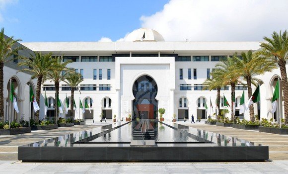 الجزائر
