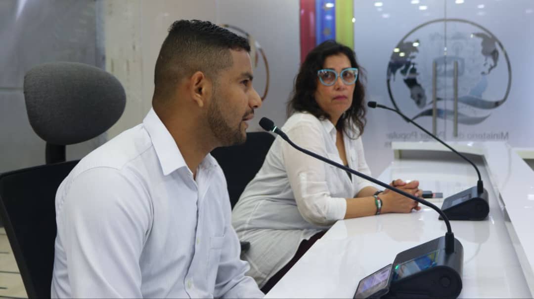 Ender Sabalsa y Lirio del Valle Reyes De Lorza, Coordinadora de la Cátedra Libre Sáhara Occidental “Luali Mustafá Sayed” Cátedra Libre Sáhara Occidental “Luali Mustafá Sayed”