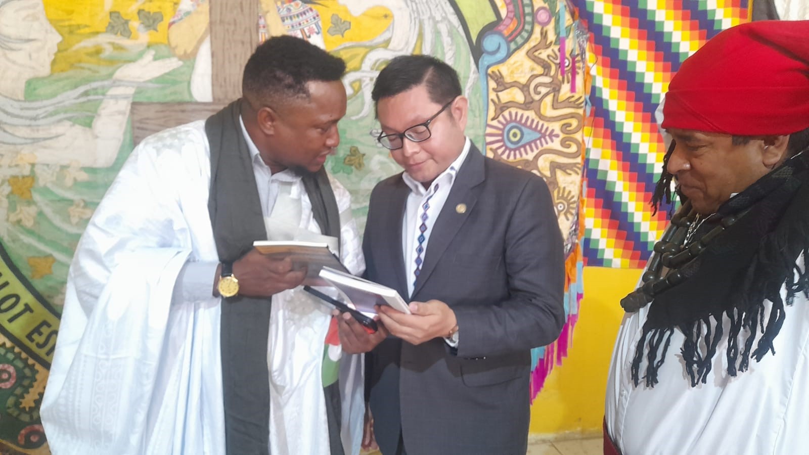 representante de la UESARIO con el viceministro de Cultura y Deportes de Guatemala, Santos Estuardo Alvarado Gonzále Organización de Naciones Originarias (ONO)