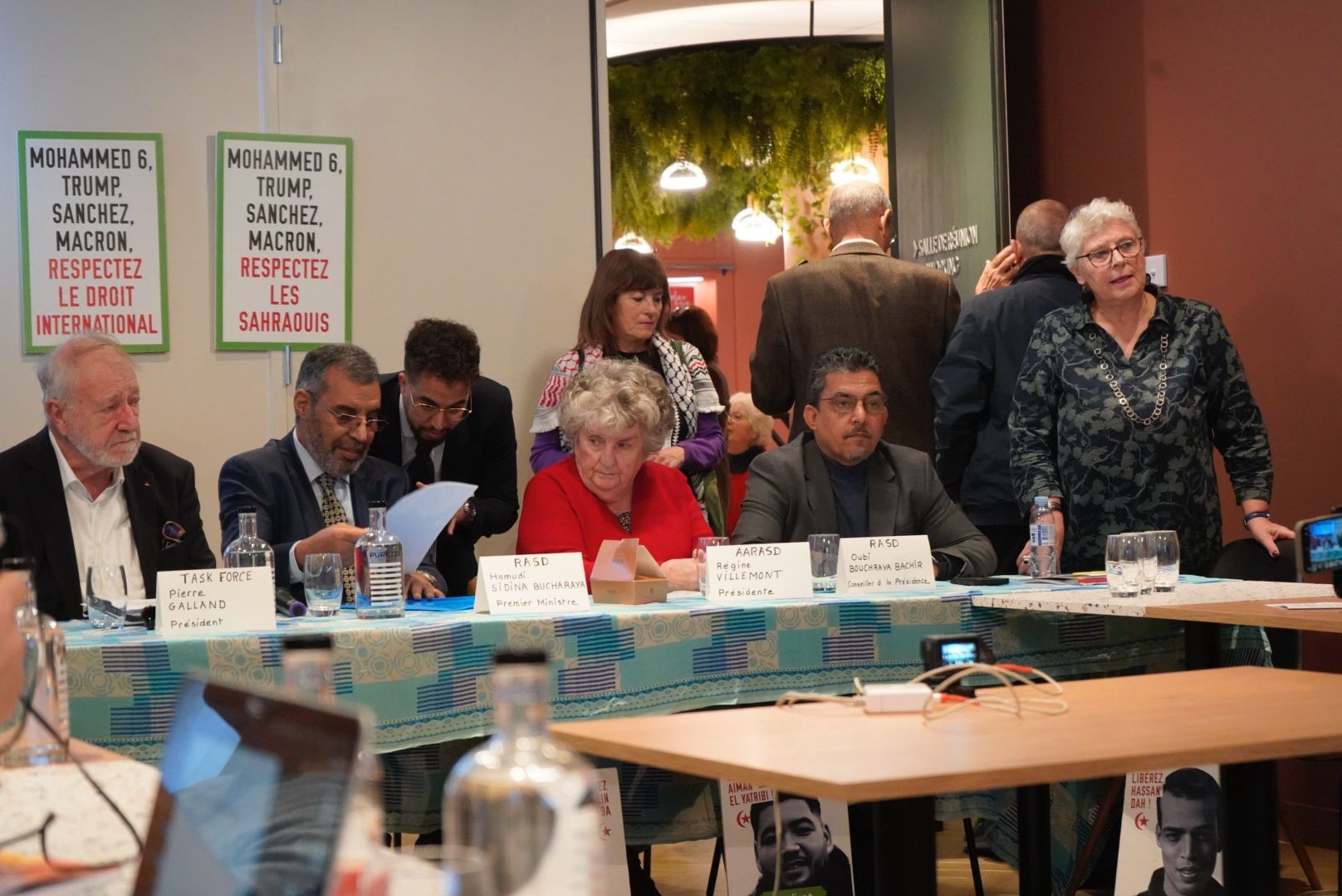 exigen a Francia rectificar su posición