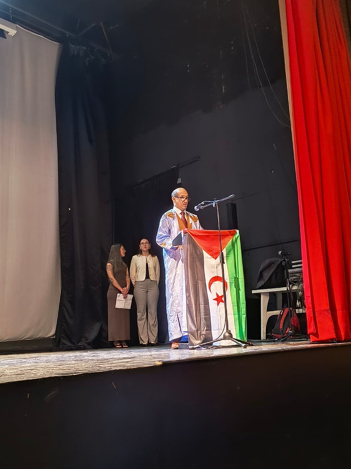 Frente POLISARIO en el estreno del Nuevo documental que destaca la causa saharaui se estrena en Santiago de Chile Nuevo documental que destaca la causa saharaui se estrena en Santiago de Chile