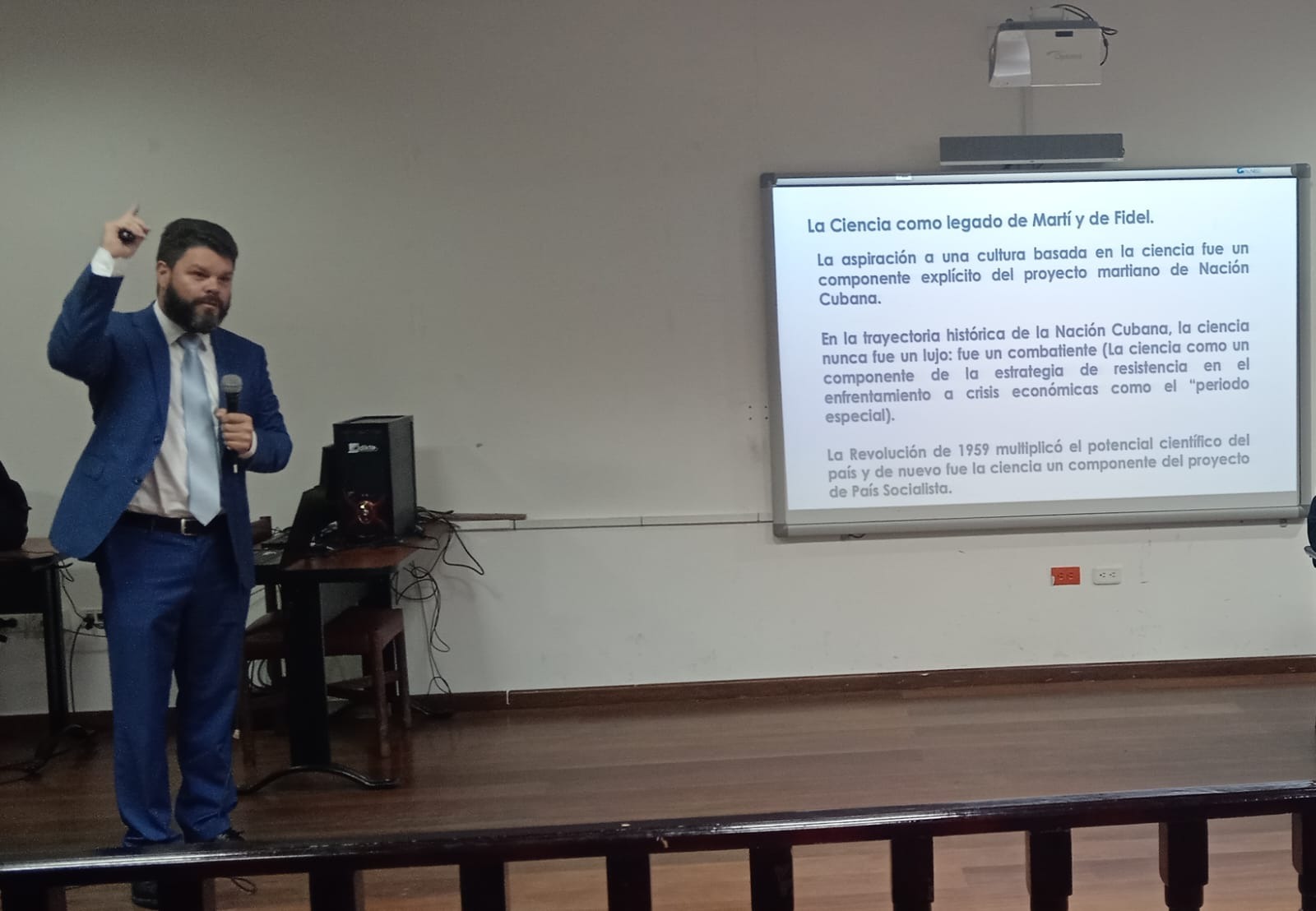 prestigioso científico cubano Fidel Antonio Castro Smirnov, académico titular de la Academia de Ciencias de Cuba y profesor investigador de la Universidad de La Habana