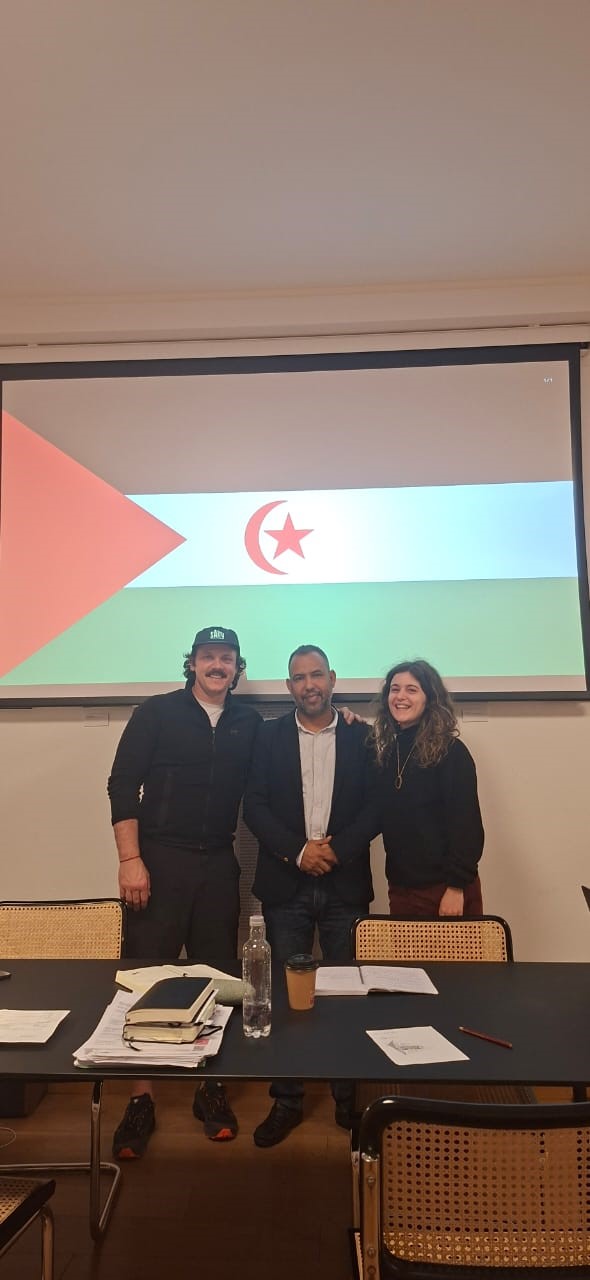 Encuentro delegado del Frente POLISARIO con encargados de un proyecto deportivo en los Campamentos Encuentro delegado del Frente POLISARIO con encargados de un proyecto deportivo en los Campamentos