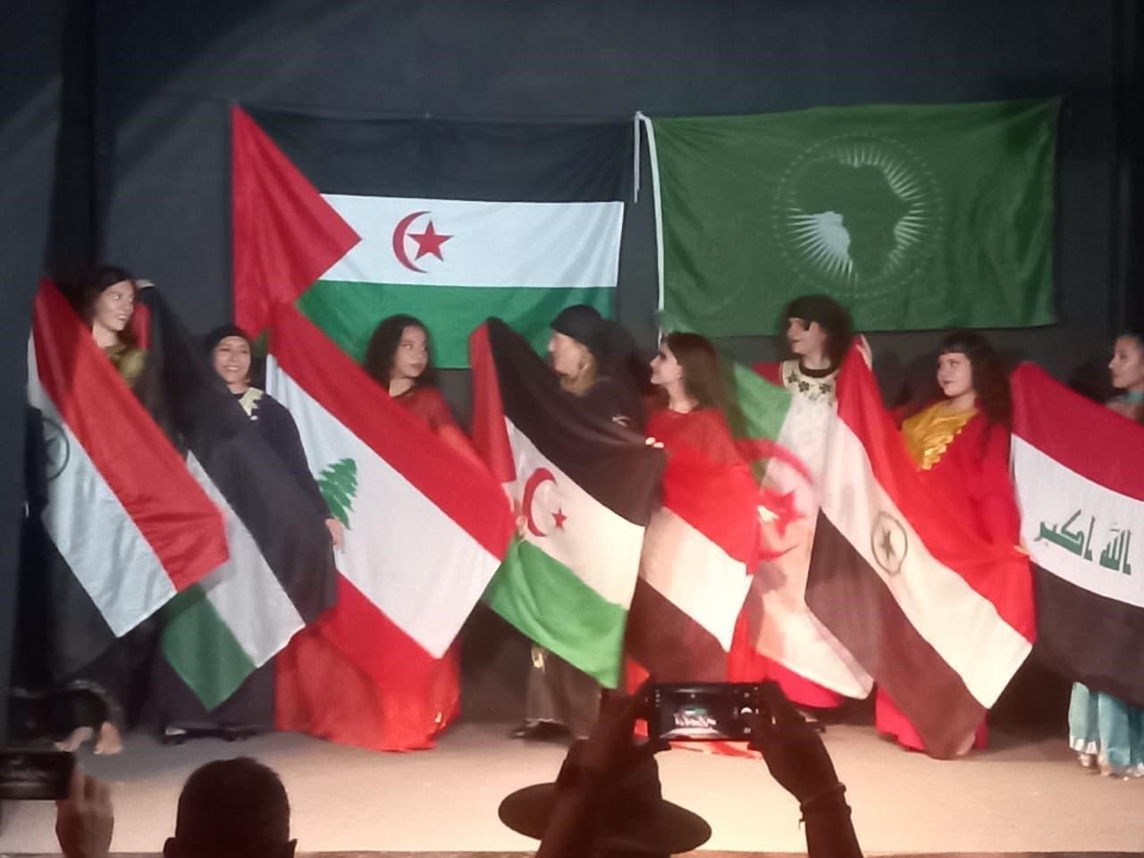 Banderas del Mundo Árabe acompañan al pabellón soberano de la RAS Banderas del Mundo Árabe acompañan al pabellón soberano de la RAS