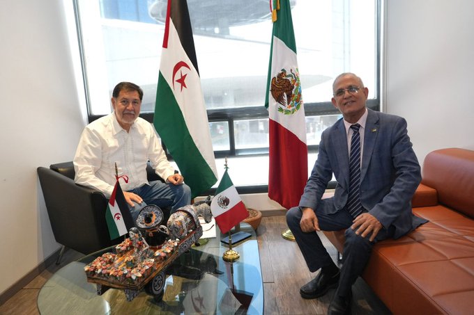 reunion con el senador morenista, Gerardo Fernández Noroña en la sede del senado de la República