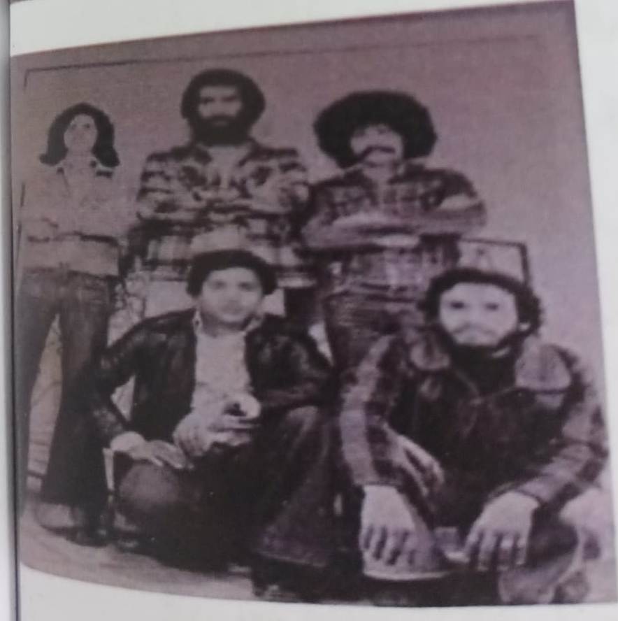 Lahsan Jilali, de pie derecha de la foto junto a un grupo de educadores saharauis El Maestro lahsan Jilàli