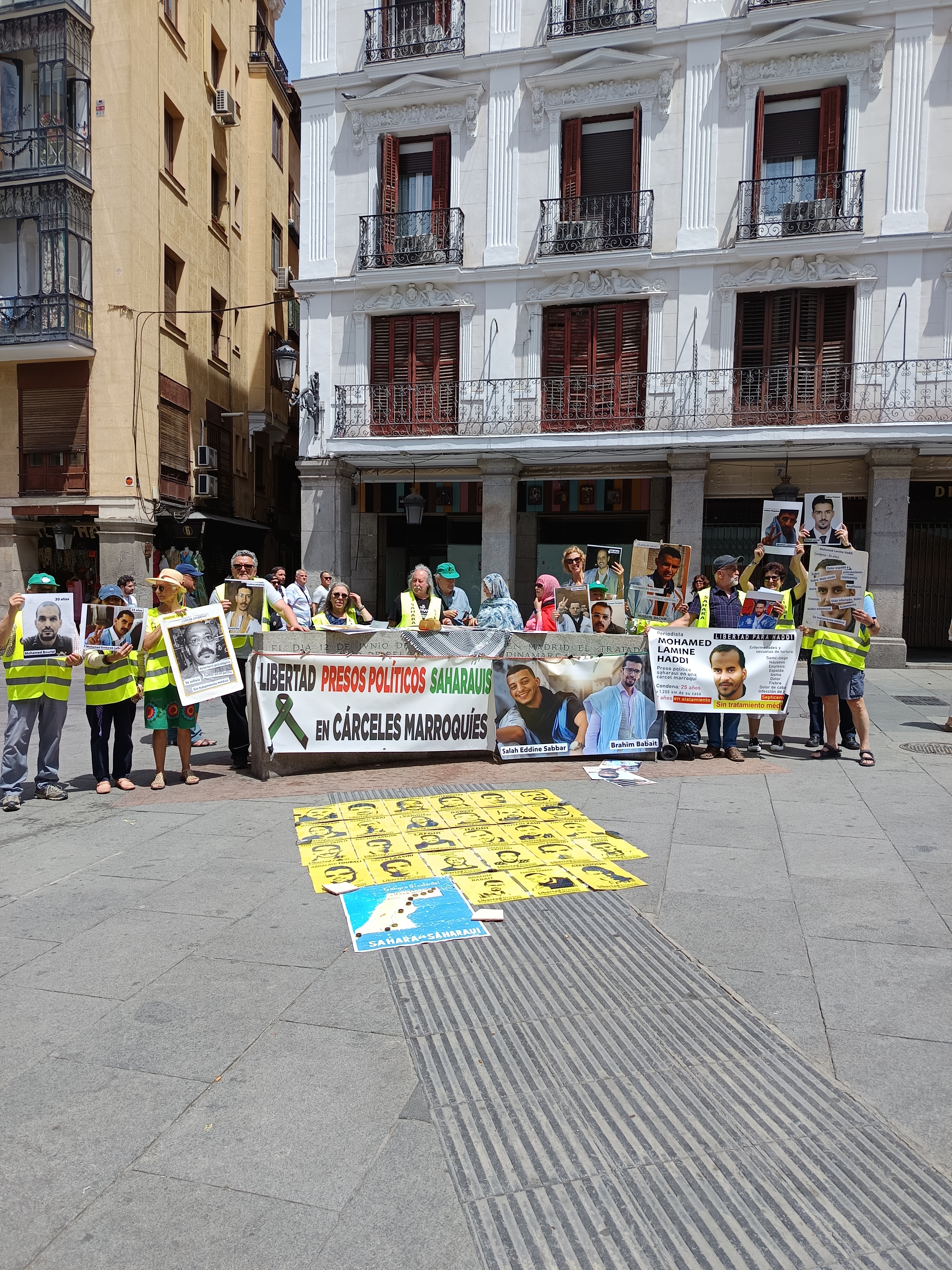 El MPPS con Aminetu Haidar se concentra ante la sede del Ministerio de Asuntos Exteriores de España El MPPS con Aminetu Haidar se concentra ante la sede del Ministerio de Asuntos Exteriores de España