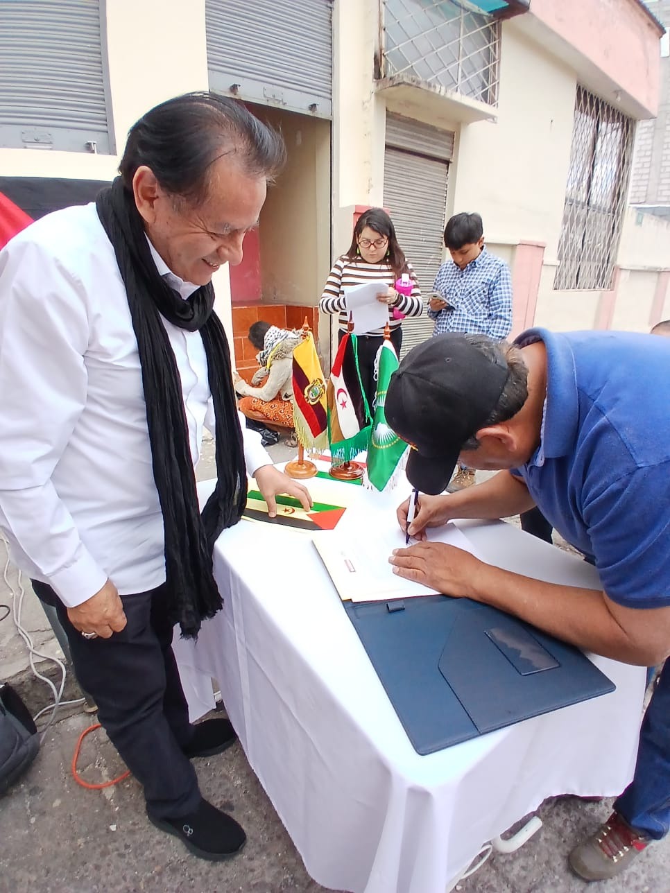 Centro Cultural Amauta en Quito inaugura una biblioteca popular con apoyo de la RASD y movimiento solidario Centro Cultural Amauta en Quito inaugura una biblioteca popular con apoyo de la RASD y movimiento solidario