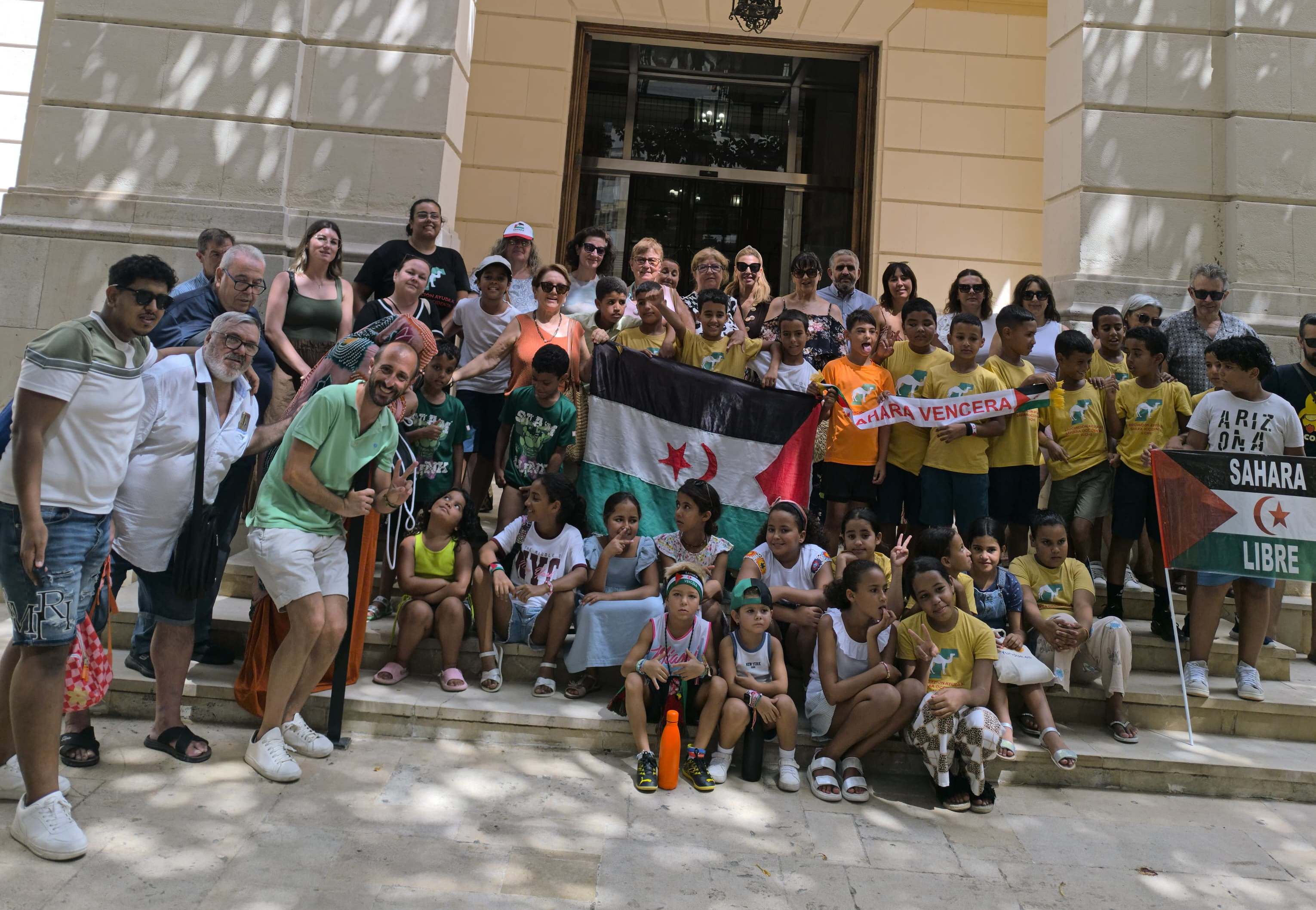 Alicante:  recibimiento oficial a un grupo de niños y niñas saharauis