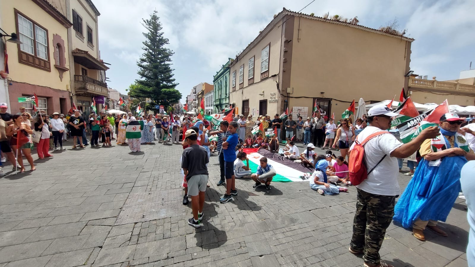 Manifestación por un Sáhara Occidental “Libre y en Paz” recorre las calles de La Laguna, en Tenerife Manifestación por un Sáhara Occidental “Libre y en Paz” recorre las calles de La Laguna, en Tenerife