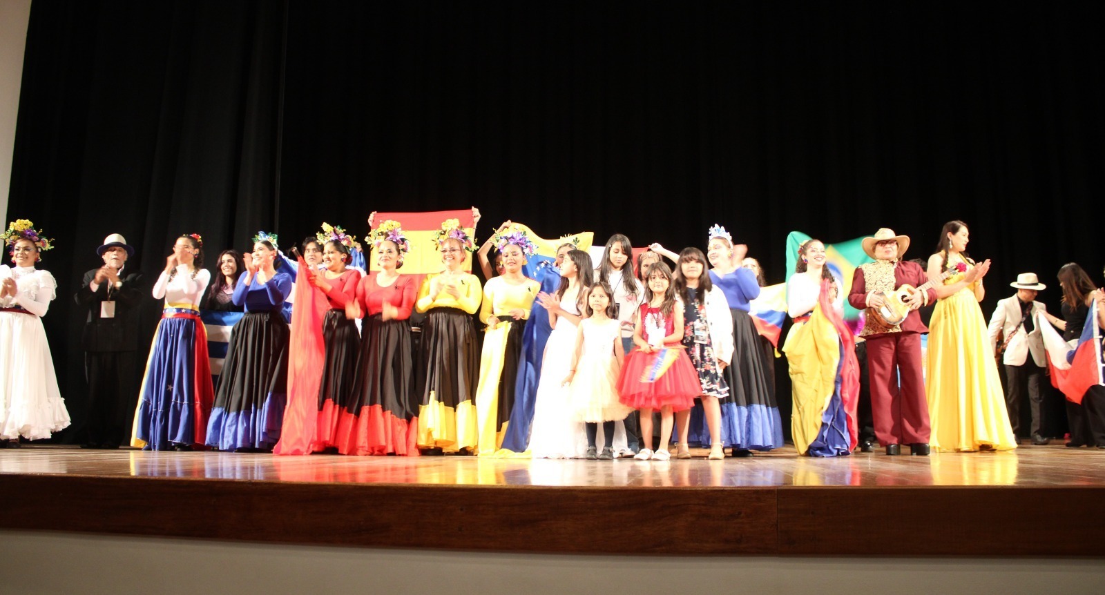 IX Encuentro Internacional de las Artes Escénicas en Ecuador IX Encuentro Internacional de las Artes Escénicas en Ecuador