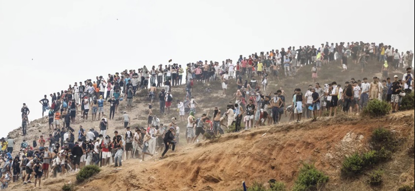crowd migrants ceuta