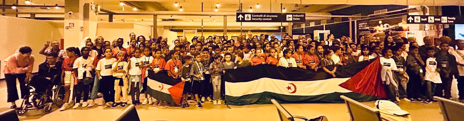 Despiden a menores saharauis tras concluir periodo vacacional en Italia Niños saharauis en el Aeropuerto Internacional Leonardo da Vinci de Roma-Fiumicino