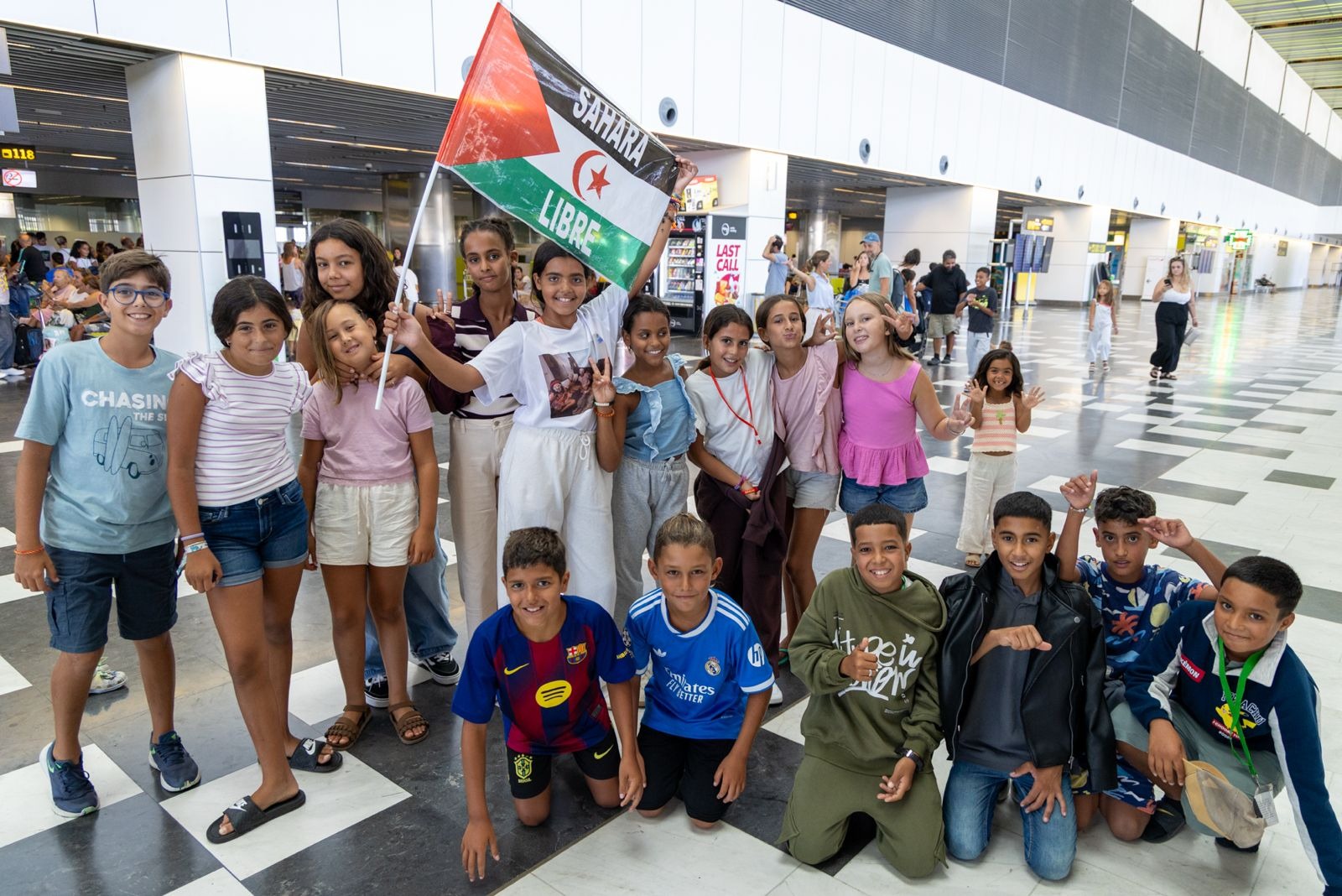 Un centenar de niñas y niños saharauis participantes en el Programa Vacaciones en Paz 2026 en Canarias de vuelta en los Campamentos de la Dignidad Un centenar de niñas y niños saharauis participantes en el Programa Vacaciones en Paz 2026 en Canarias de vuelta en los Campamentos de la Dignidad