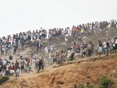 crowd migrants ceuta